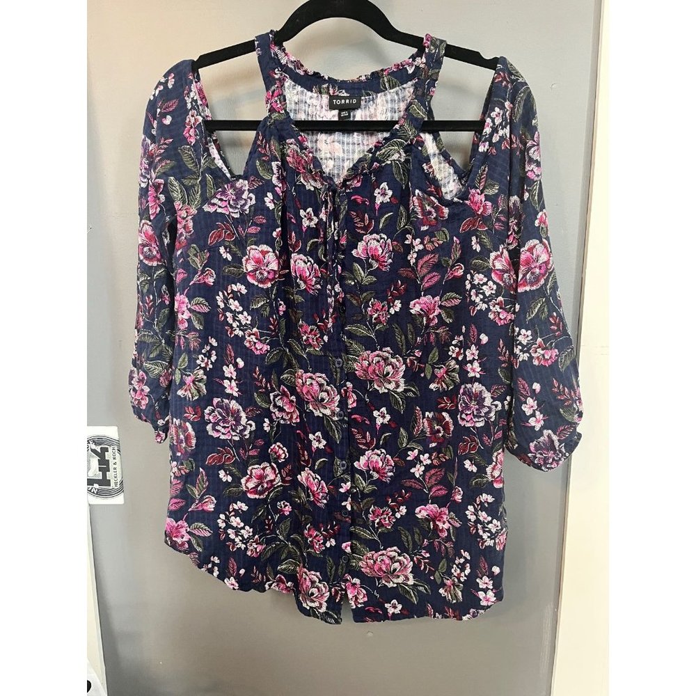 Torrid size 1 floral cold shoulder blouse long sleeve top